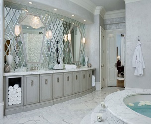 Влагостойкое зеркало для ванной комнаты